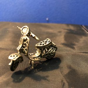 Vespa in miniatura traforata