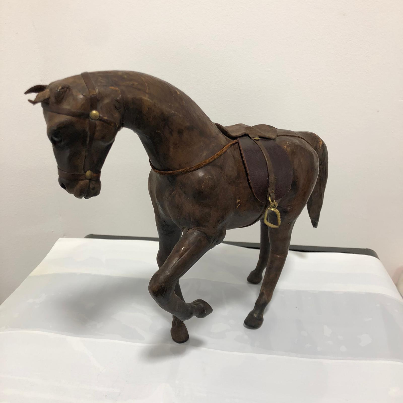 Antico soprammobile "cavallo" in cuoio - immagine 6