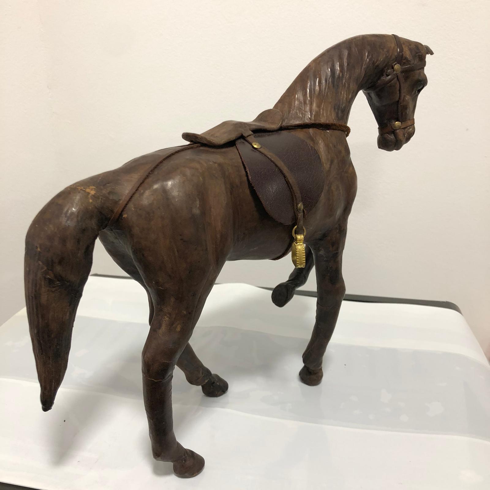 Antico soprammobile "cavallo" in cuoio - immagine 2