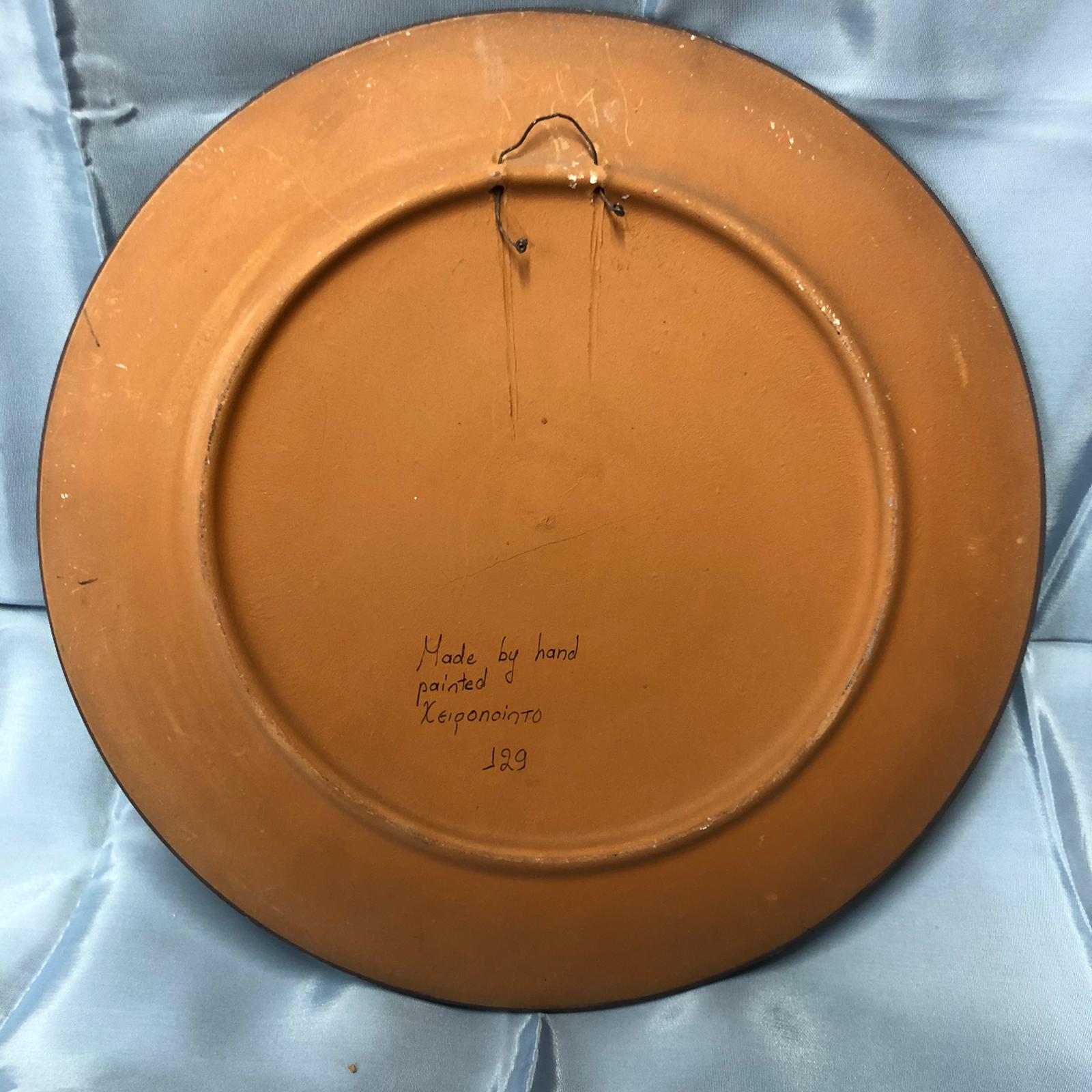 Grande piatto vintage in terracotta dipinto a mano - firmato - immagine 3