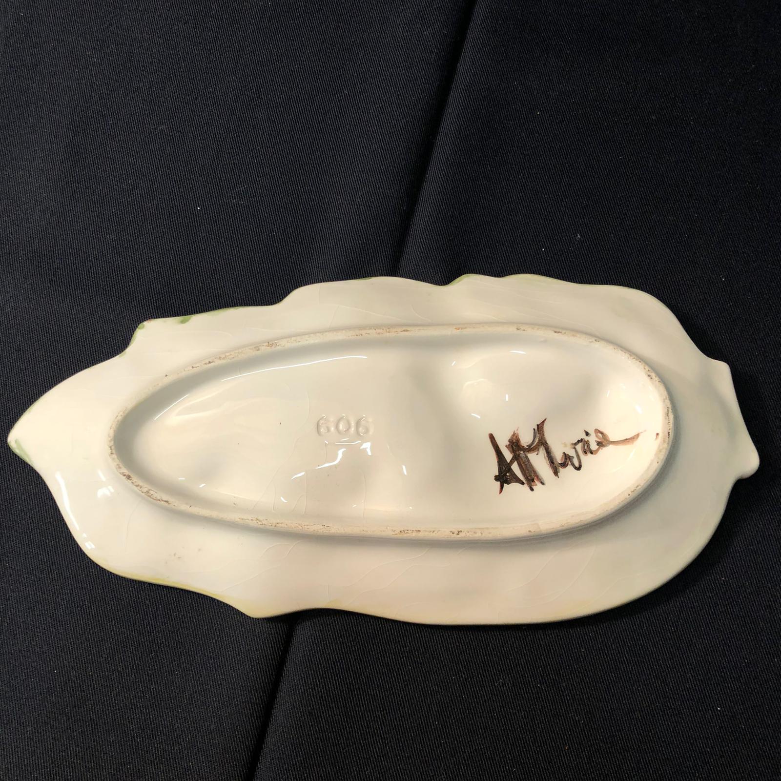 Centrotavola vintage in ceramica sbalzata e smaltata - firmato - immagine 2
