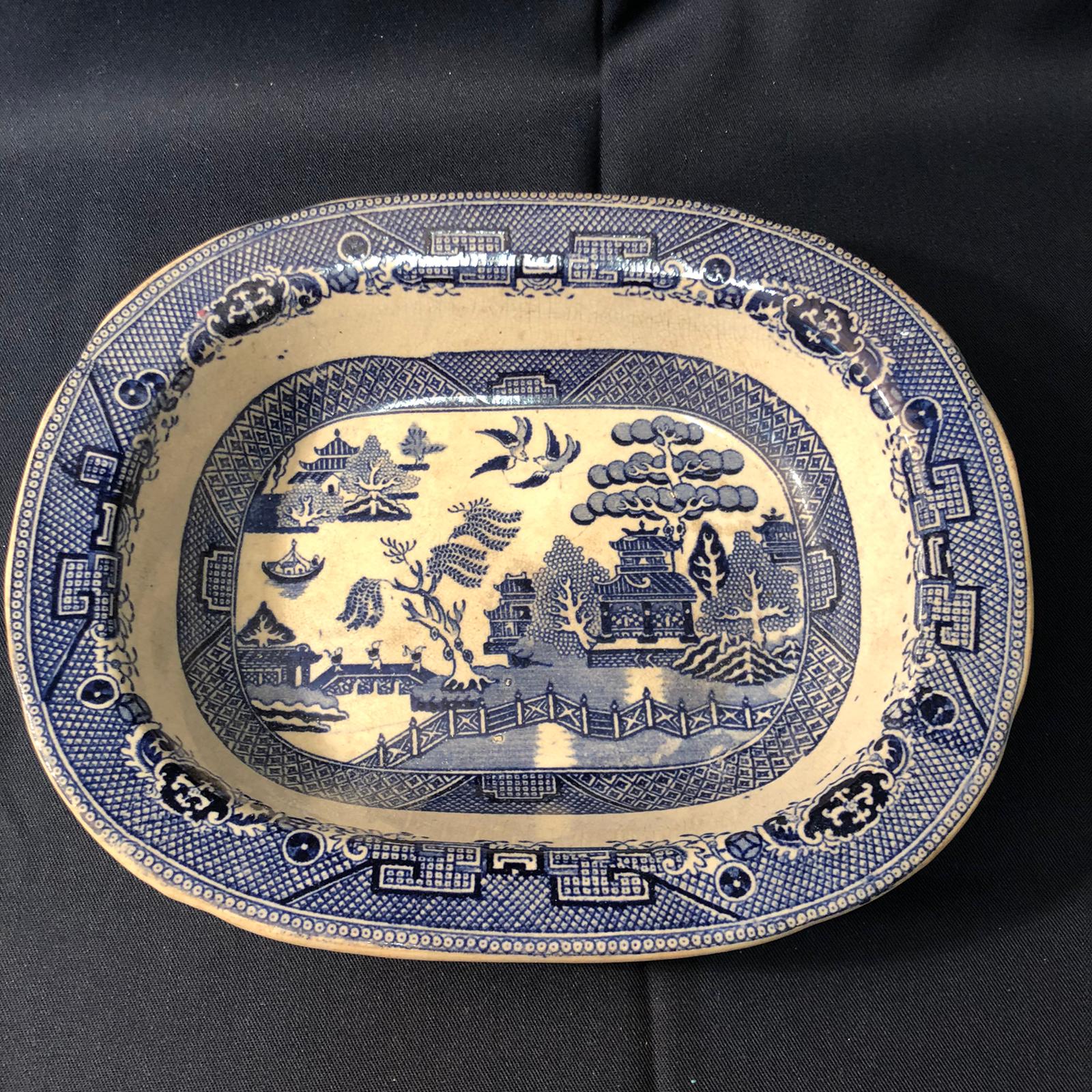 Piatto da portata antico in ceramica orientale