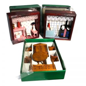 Miniatura "salotto, cucina e camera" in legno da collezione
